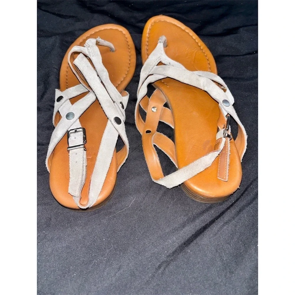 Franco‎ Sarto Gretchen Sandals Womens 8.5 Gray Strappy Thong Flat Buckle strappy